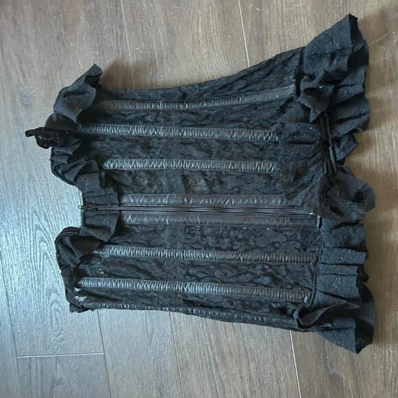 Black lace up corset top with ruffles and lace up back Size: M Vintage Y2K - Picture 4 of 6